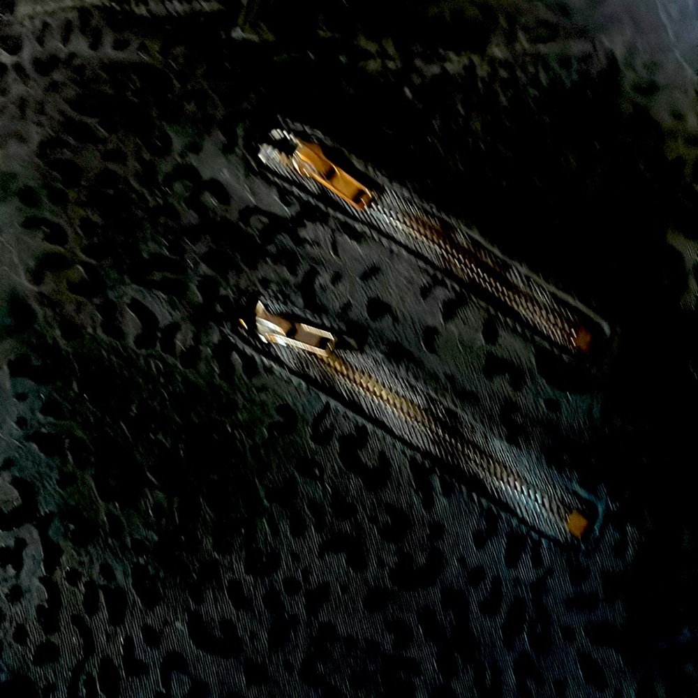 WORE ONCE STRETCHY JET BLK LEOPARD PRINT ON DEMIN U CAN FEEL THE PRINT